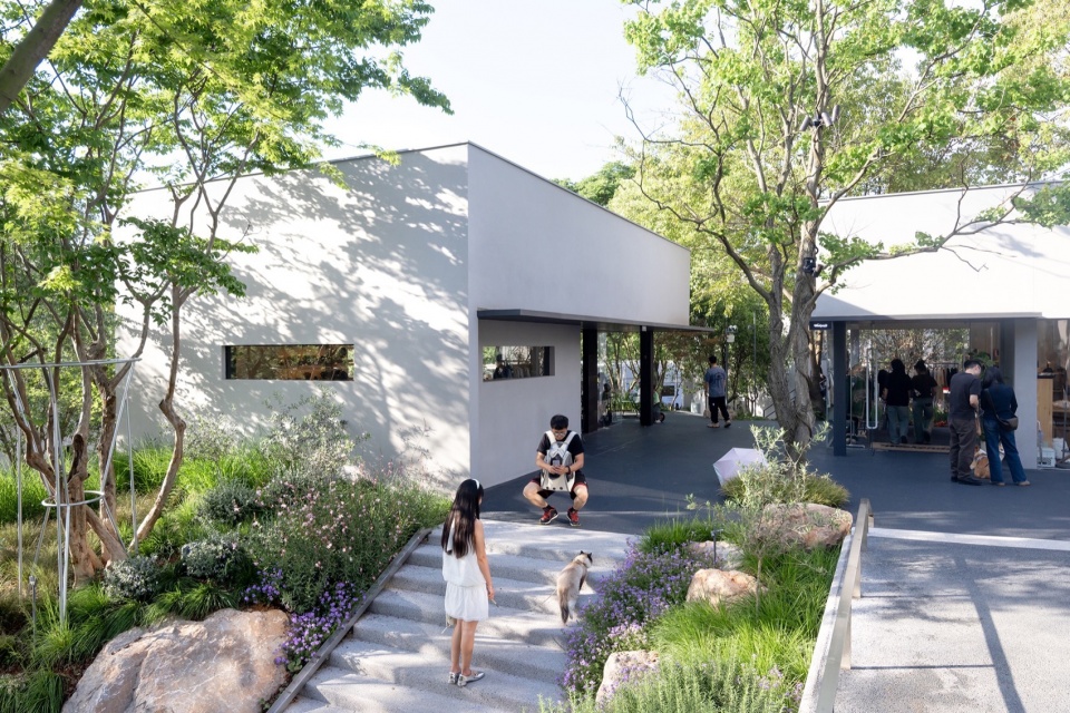 the luxe lakes cpi island commercial renewal by vari design