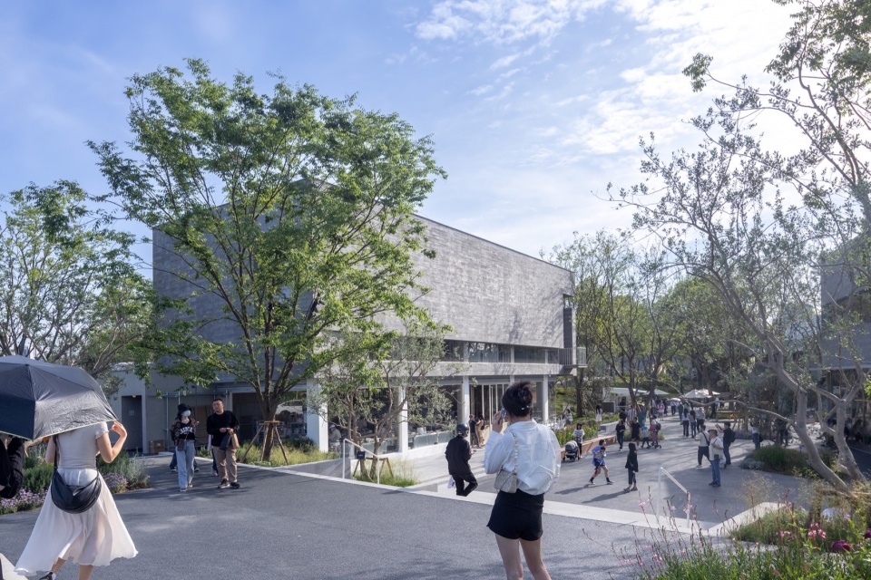the luxe lakes cpi island commercial renewal by vari design