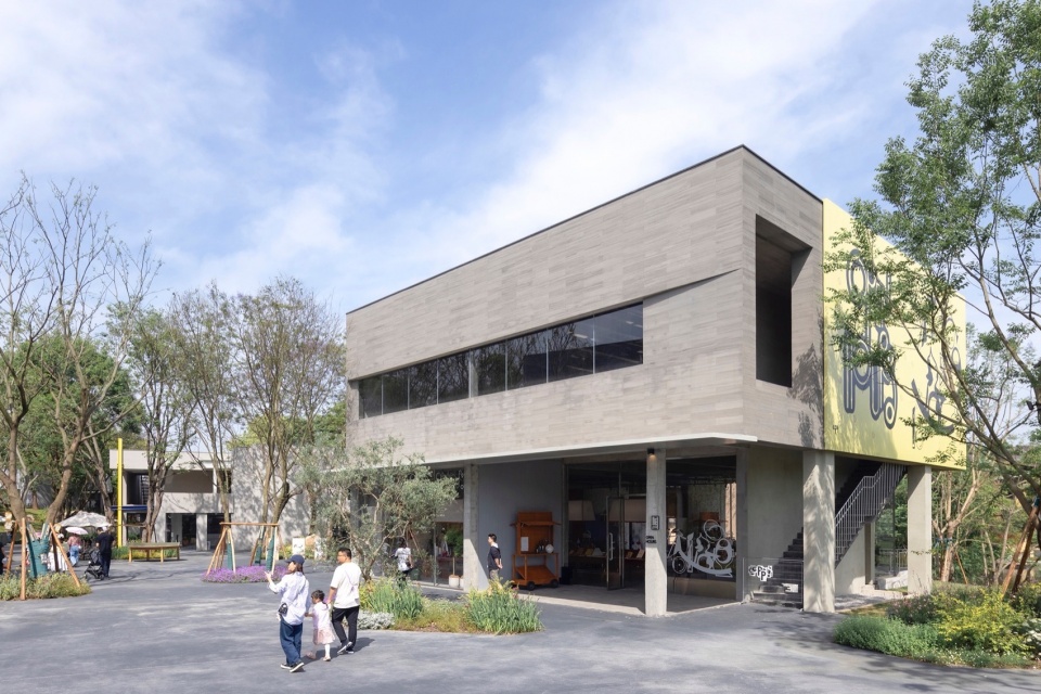 the luxe lakes cpi island commercial renewal by vari design