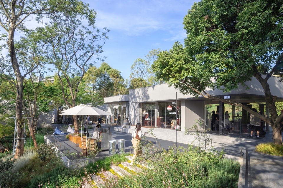 the luxe lakes cpi island commercial renewal by vari design