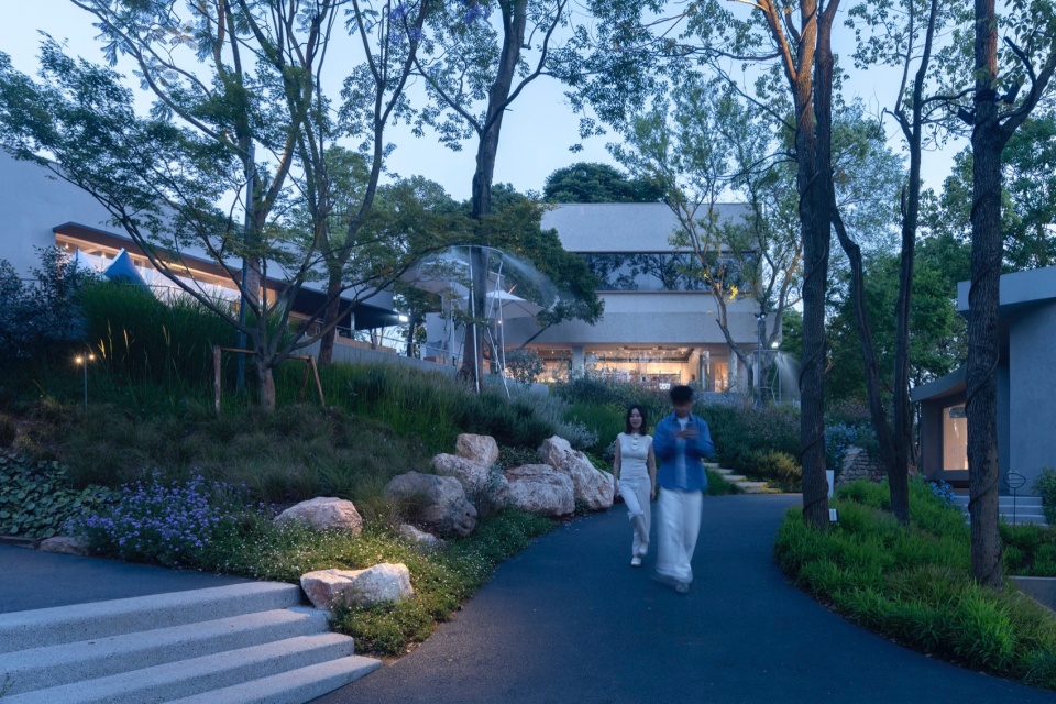 the luxe lakes cpi island commercial renewal by vari design