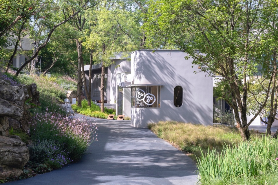 the luxe lakes cpi island commercial renewal by vari design