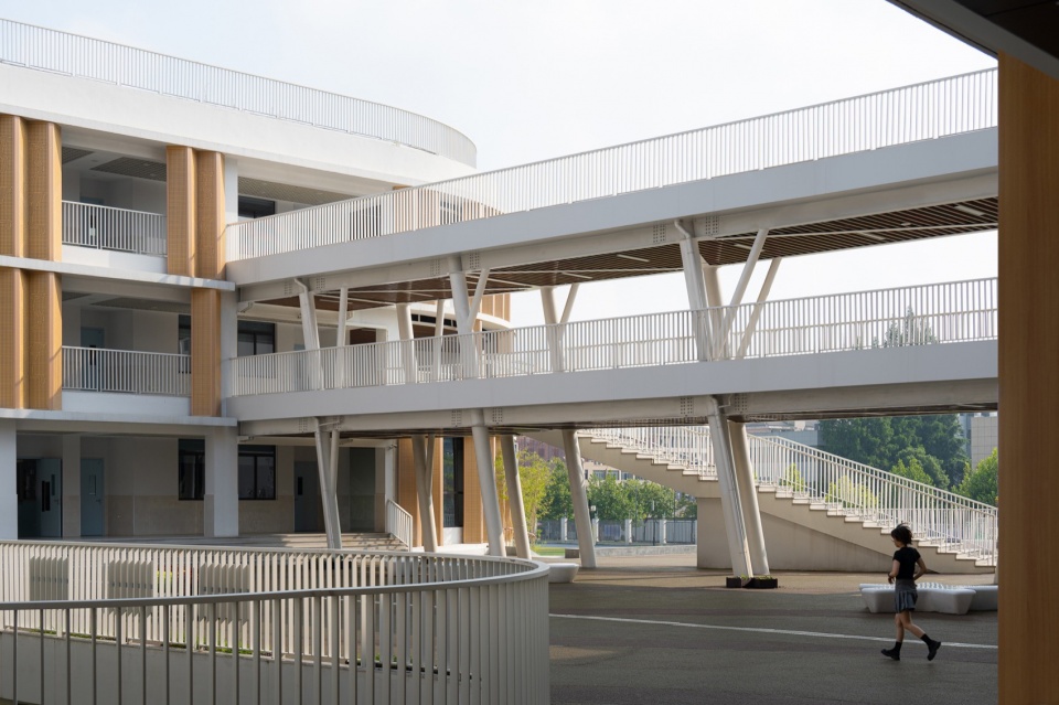 the primary school of hangzhou shangtang unit Corridor Teaching Building 2 连廊与教学楼2©柯剑波