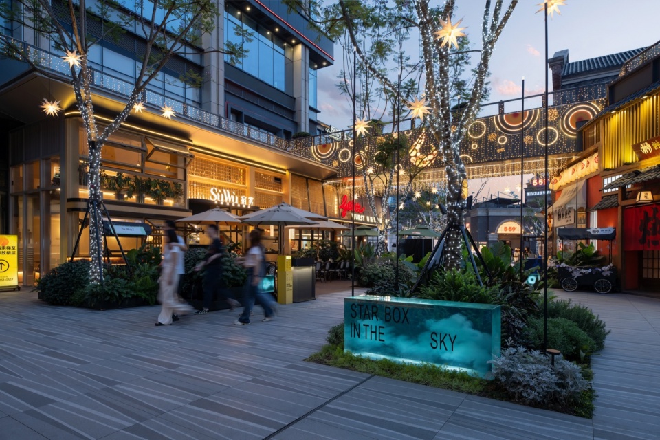 CHONGQING LANDMARK RIVERSIDE PARK RESTAURANTBAR STREET LANDSCAPE ENHANCEMENT