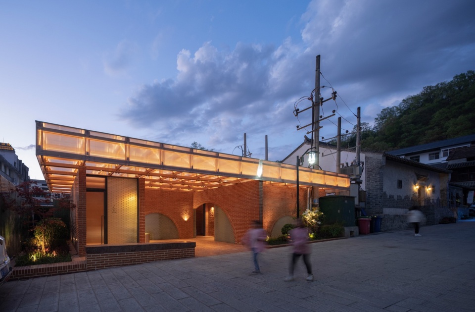 Red Brick Public Toilet on Liuba Old Street by Shulin Architecture