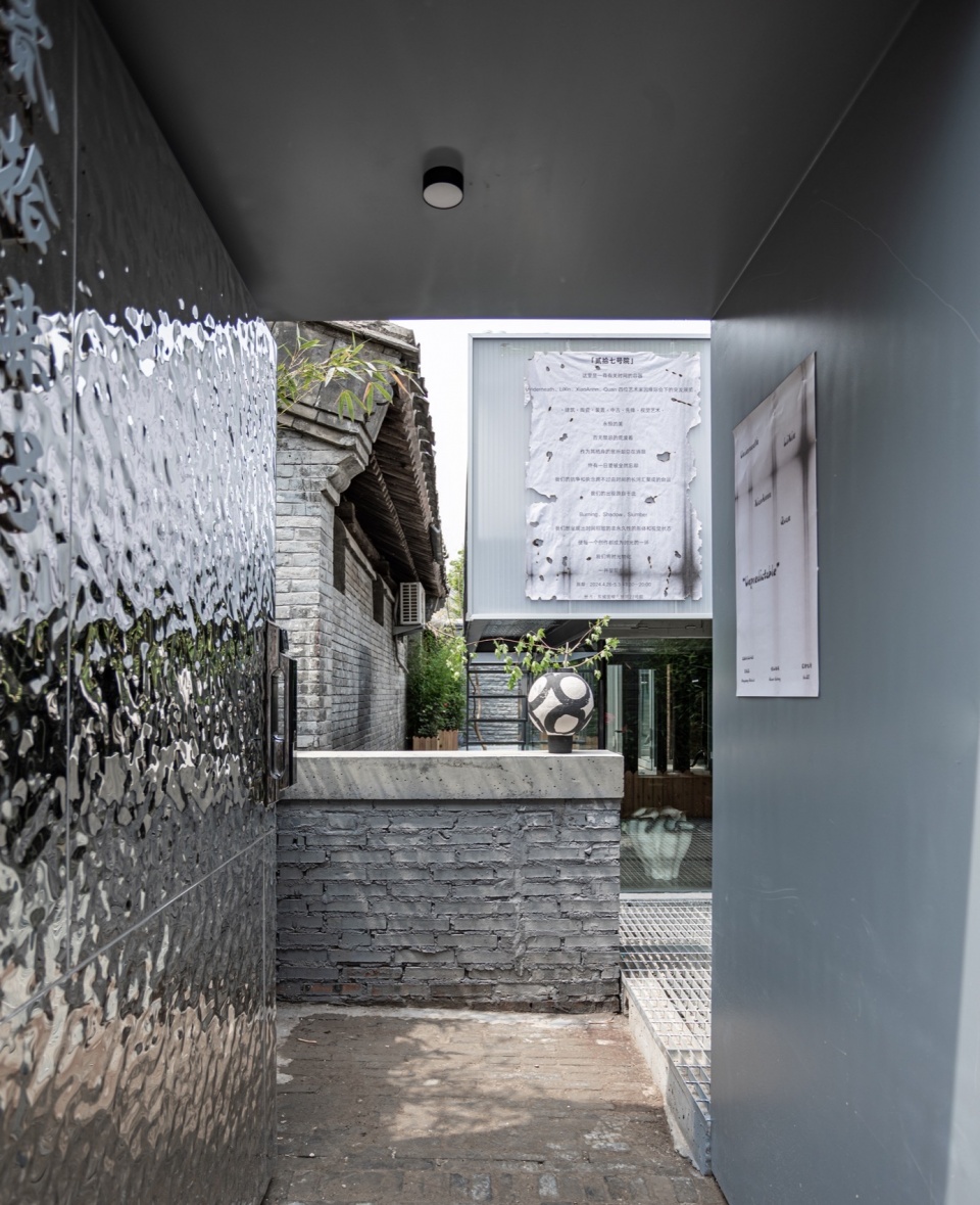 Carrying pole House by Atelier KAI Architectes