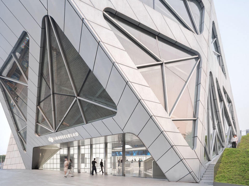 DJI Flagship Store by Various Associates