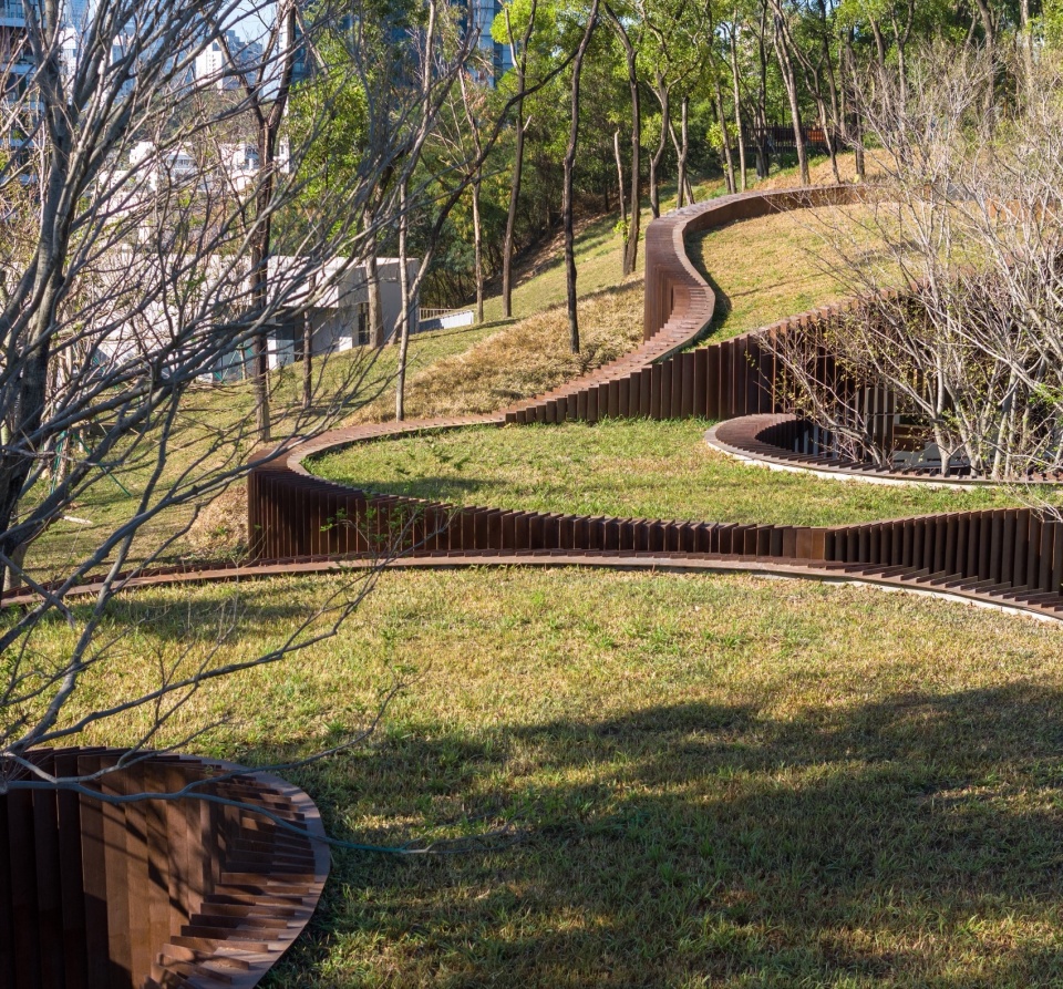 Qiaochengbei Park Visitor Center China by ATELIER XI
