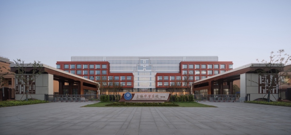 East Shanghai High School Senior Division by c d Design Center tho