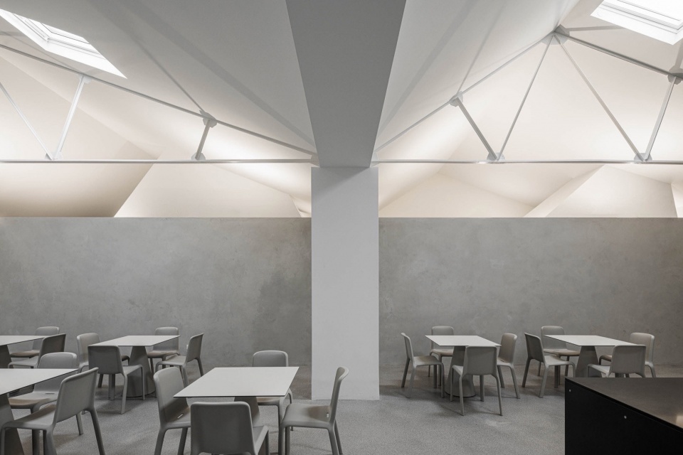 Industria A10 by BOX arquitectos
