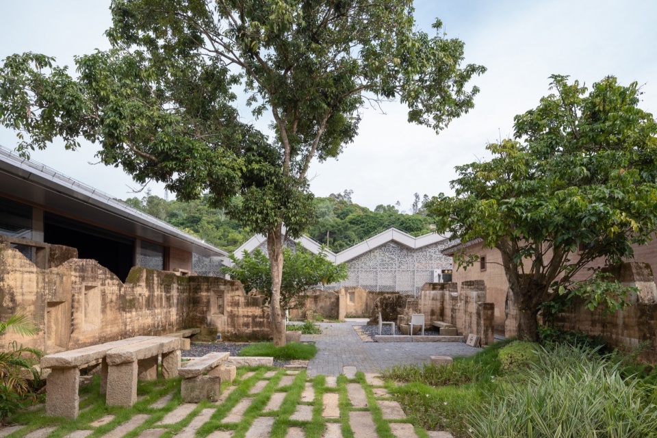 Soft Square in Changshou Village Pingshan Shenzhen by ZXD Architects