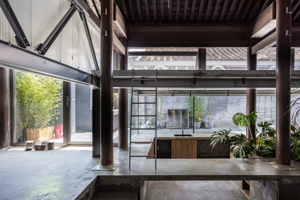 Carrying pole House by Atelier KAI Architectes