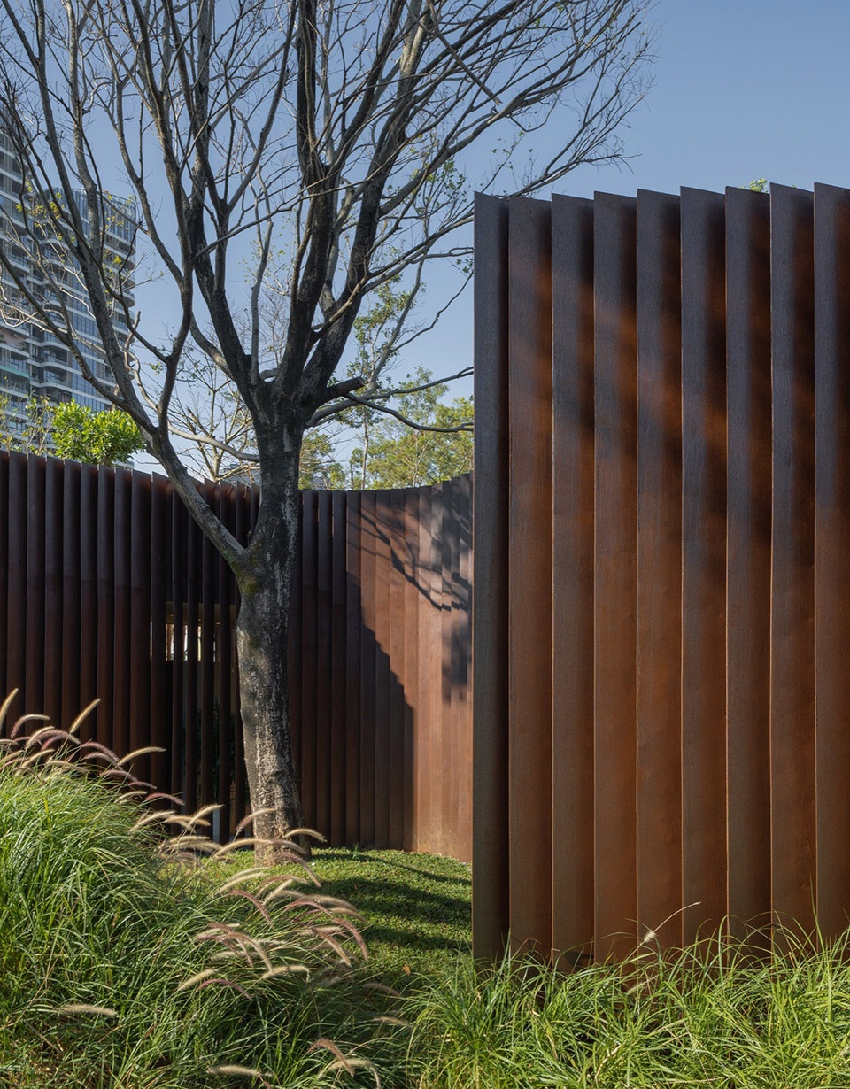 Qiaochengbei Park Visitor Center China by ATELIER XI