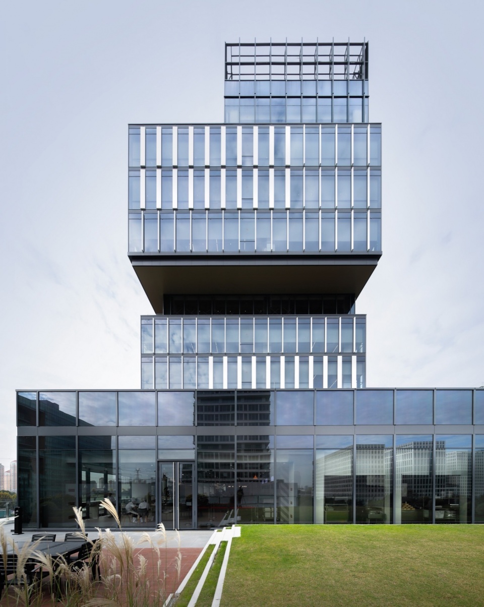 Qichacha Tec Headquarter by ARTS Group Co.Ltd