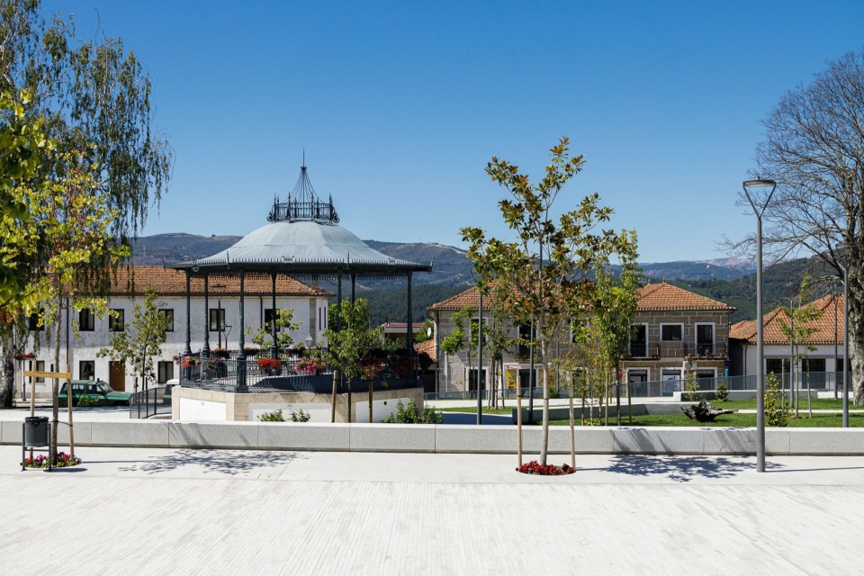 Requalificacao da Praca do Municipio de Ribeira de Pena by AXR Arquitetura e Design