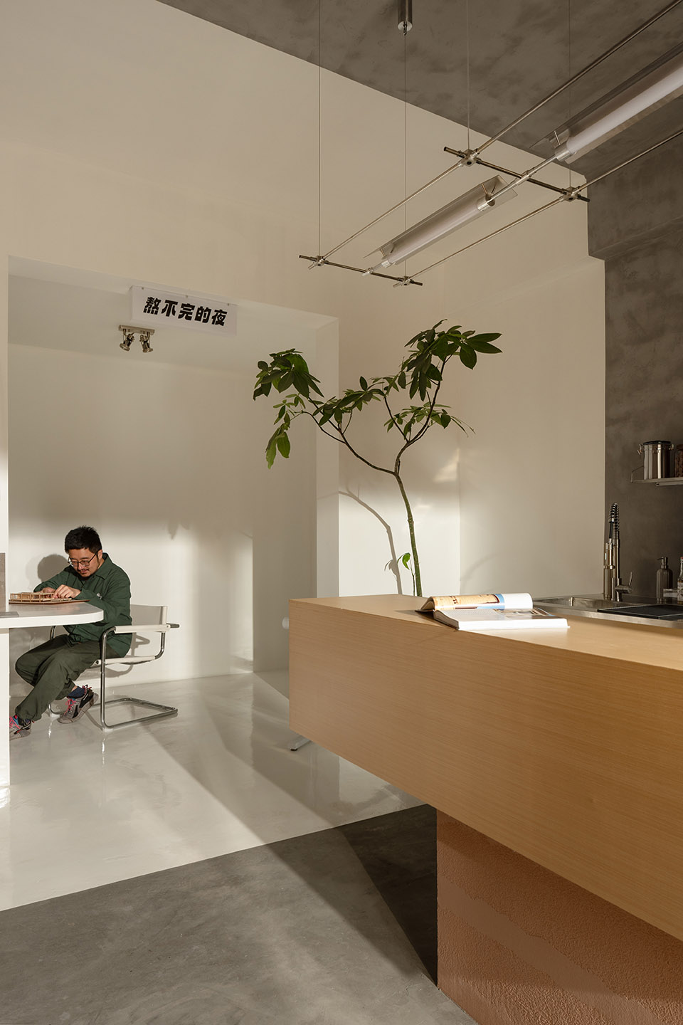 mirror coffee shop by nanjing ziquan architectural design