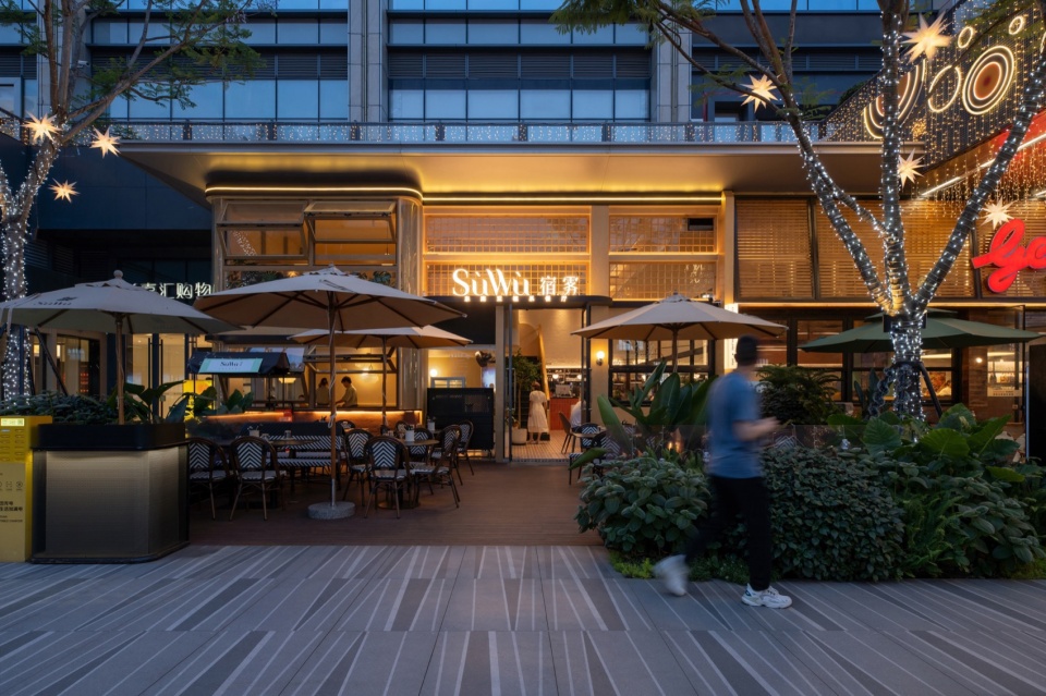 CHONGQING LANDMARK RIVERSIDE PARK RESTAURANTBAR STREET LANDSCAPE ENHANCEMENT