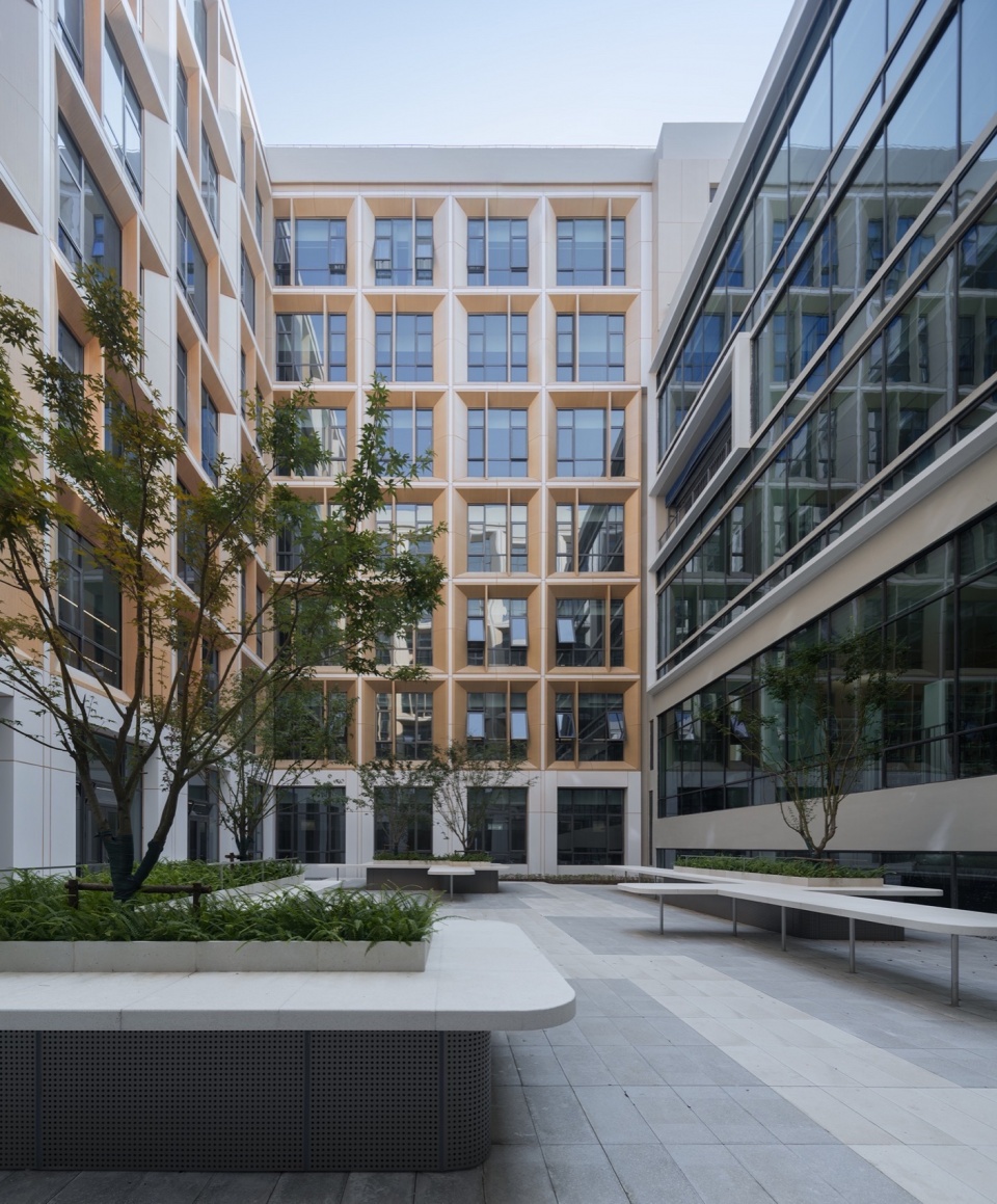 East Shanghai High School Senior Division by c d Design Center tcc
