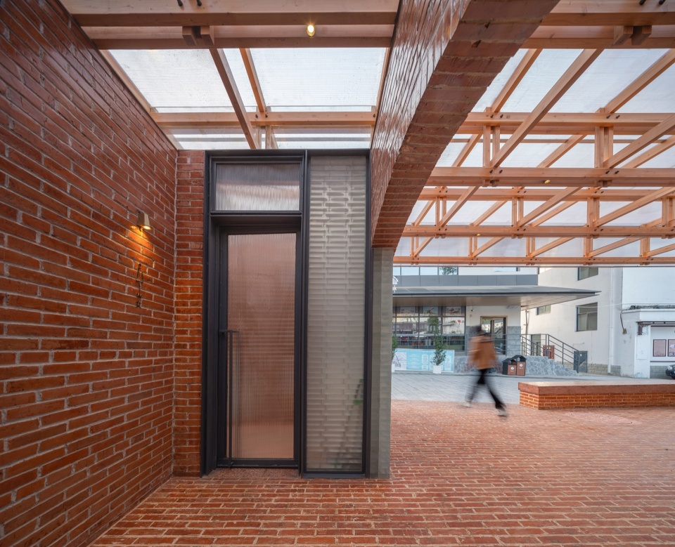 Red Brick Public Toilet on Liuba Old Street by Shulin Architecture