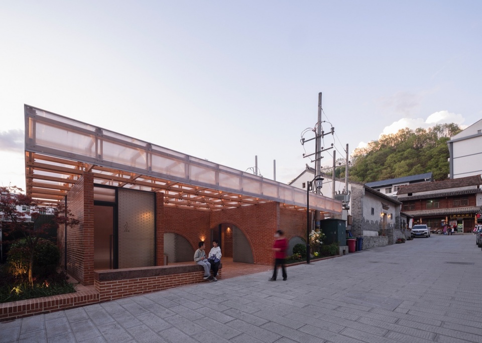 Red Brick Public Toilet on Liuba Old Street by Shulin Architecture