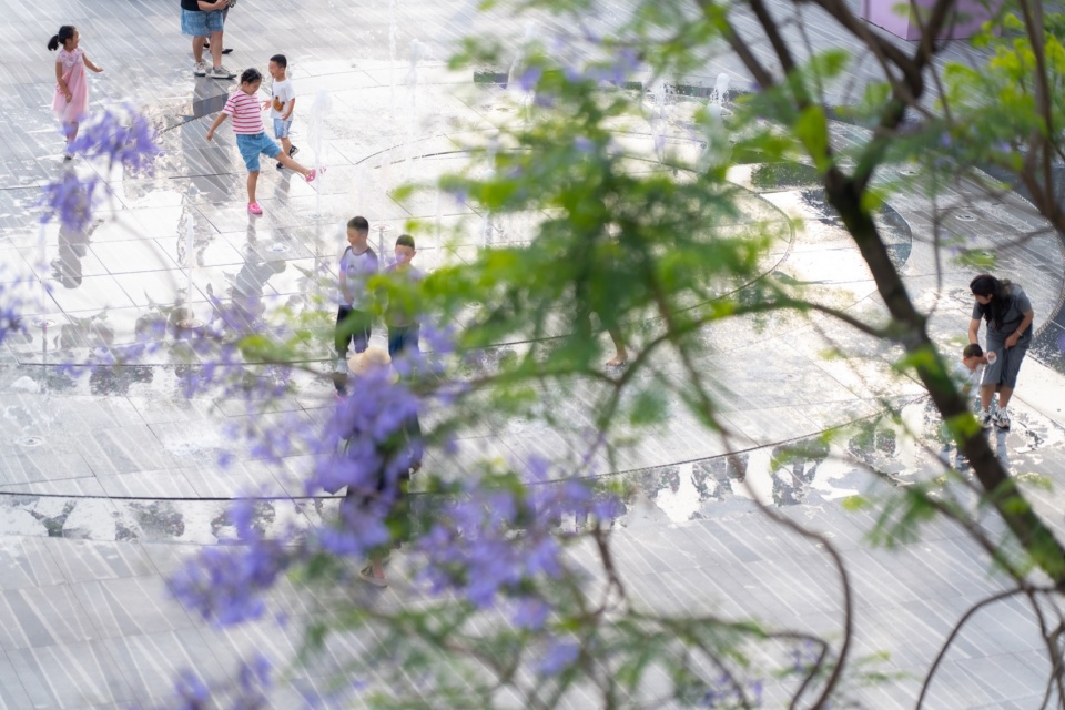 CHONGQING LANDMARK RIVERSIDE PARK RESTAURANTBAR STREET LANDSCAPE ENHANCEMENT