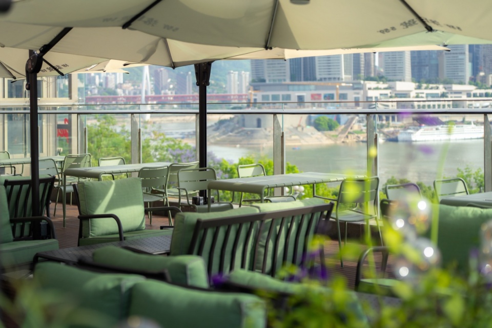 CHONGQING LANDMARK RIVERSIDE PARK RESTAURANTBAR STREET LANDSCAPE ENHANCEMENT