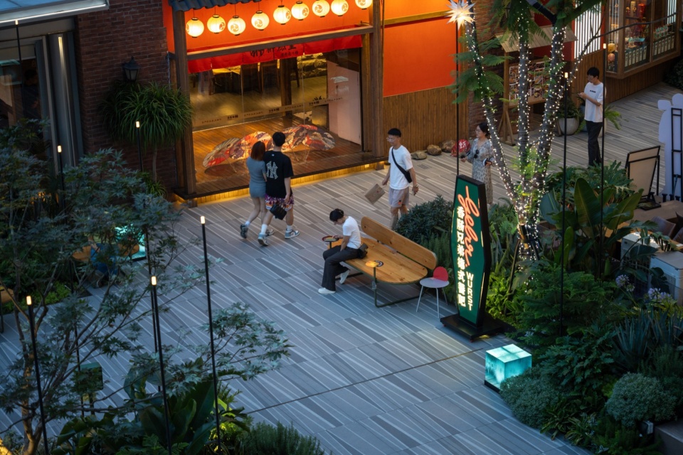 CHONGQING LANDMARK RIVERSIDE PARK RESTAURANTBAR STREET LANDSCAPE ENHANCEMENT