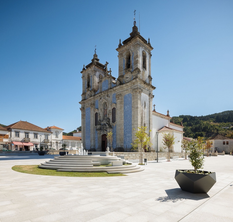 Requalificacao da Praca do Municipio de Ribeira de Pena by AXR Arquitetura e Design