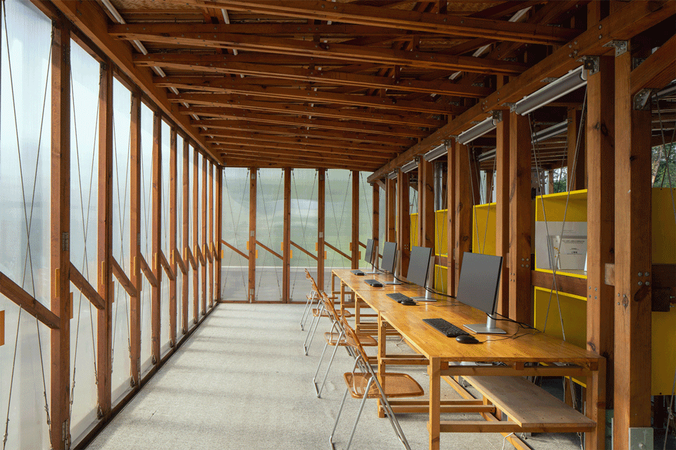 the mobile office in the gap of urban village by llc studio