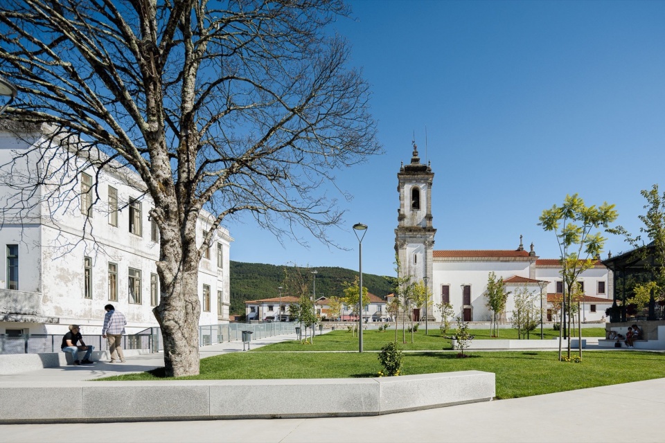 Requalificacao da Praca do Municipio de Ribeira de Pena by AXR Arquitetura e Design