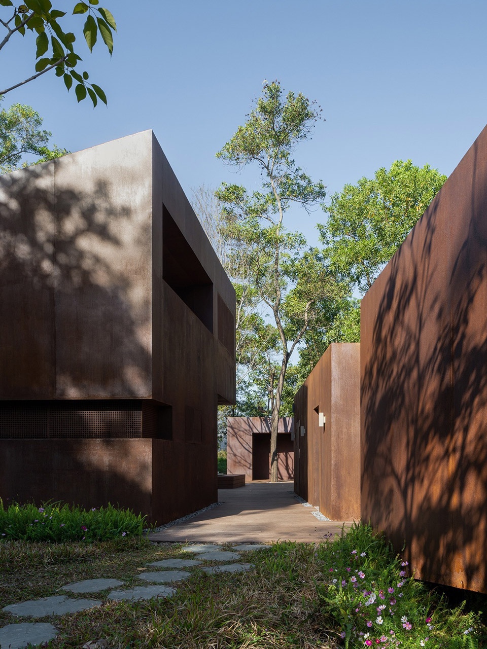 Qiaochengbei Park Visitor Center China by ATELIER XI