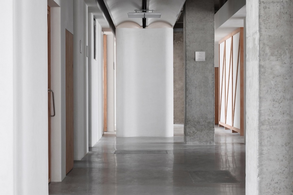 deepmoss new office by devolution