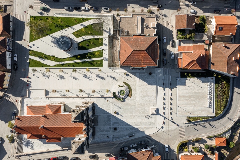 Requalificacao da Praca do Municipio de Ribeira de Pena by AXR Arquitetura e Design