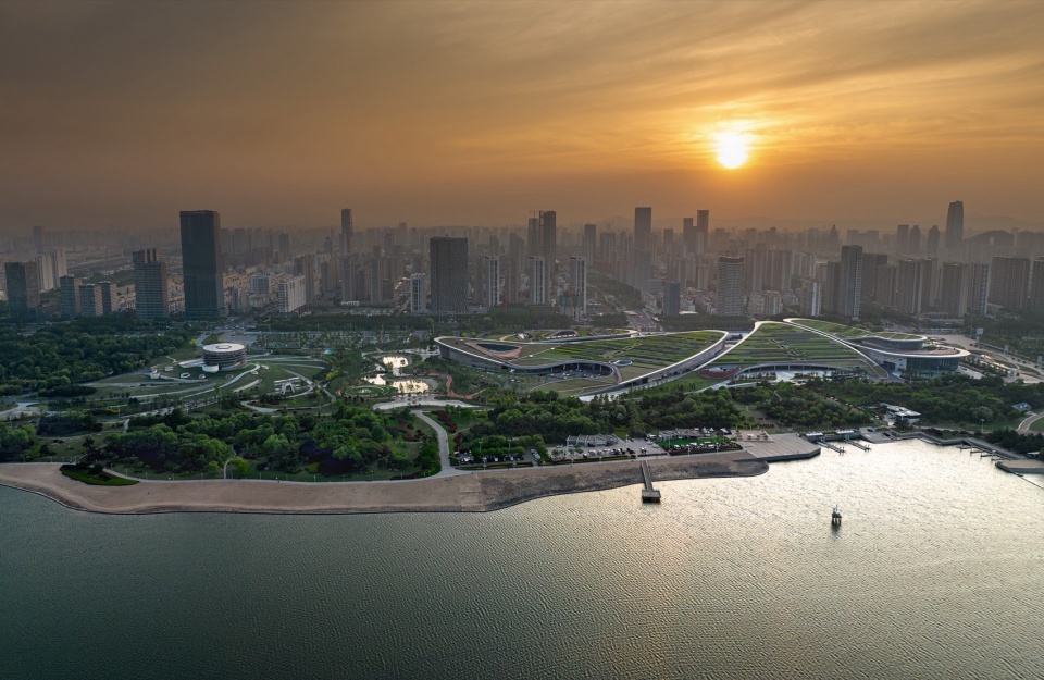 Rizhao Science and Technology Museum by China Architecture Design and Research Group