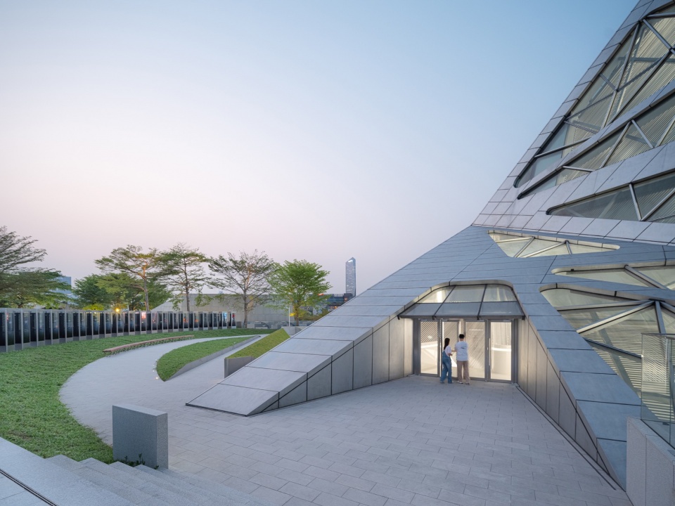 DJI Flagship Store by Various Associates