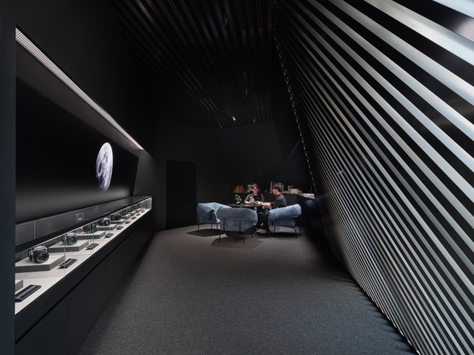 DJI Flagship Store by Various Associates