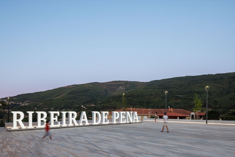 Requalificacao da Praca do Municipio de Ribeira de Pena by AXR Arquitetura e Design