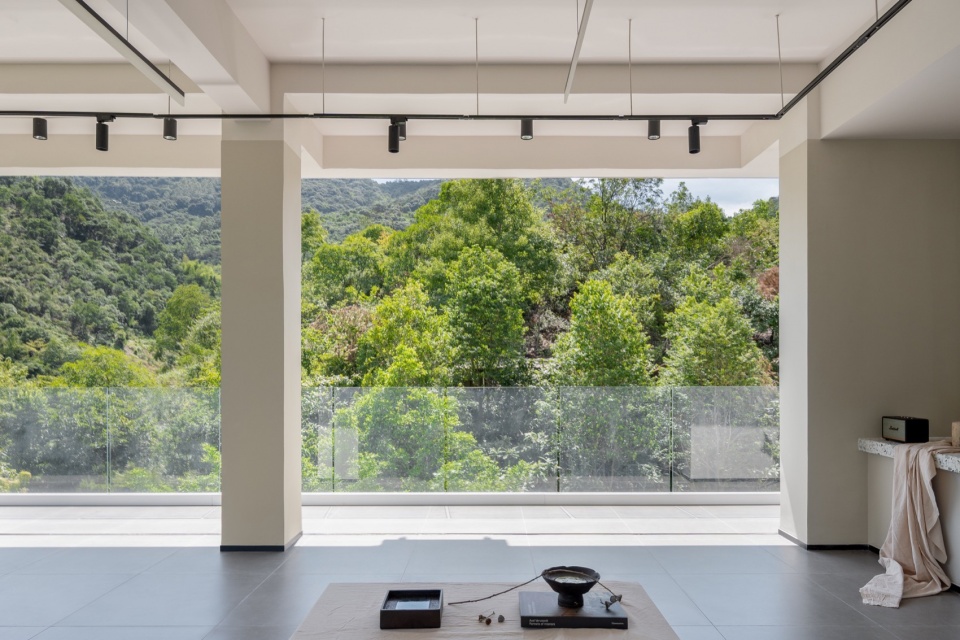 公区玻璃栏杆,Glass railing of public space@MIN STUDIO