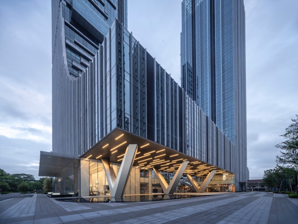 建筑首层架空02©九里摄影战长恒 leju united center