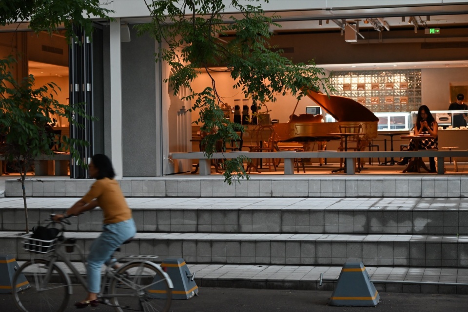 街道看座位区2(摄影:钟贺) love in cafe by zhz studio