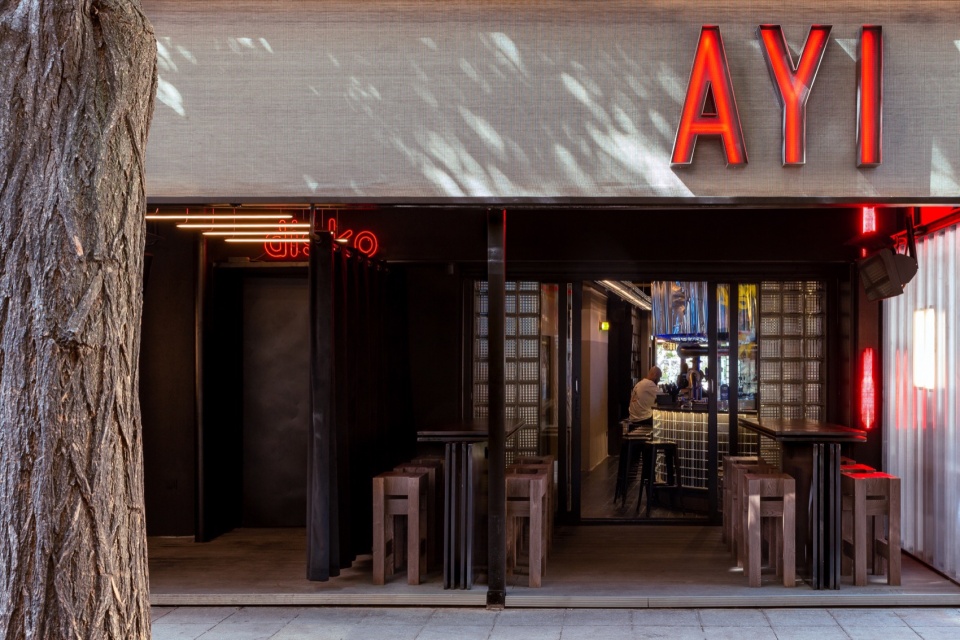 ayi pub by barn arch