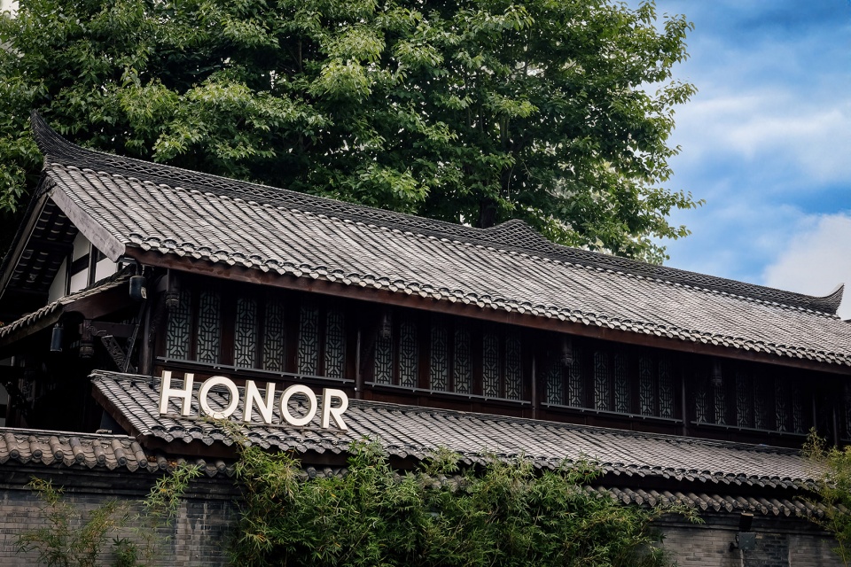 honor flagship store by honor retail design studio