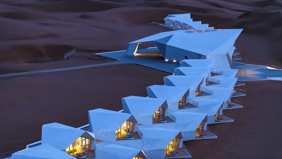 ZhongWei Desert Diamond Hotel by SHUISHI Micron Architects