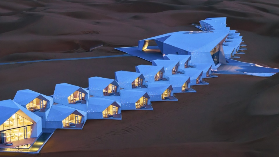 ZhongWei Desert Diamond Hotel by SHUISHI Micron Architects