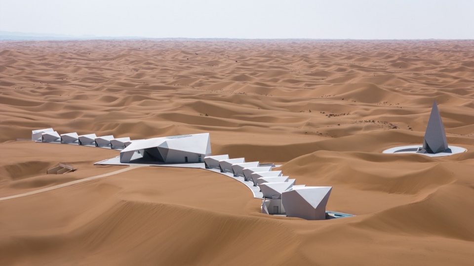 ZhongWei Desert Diamond Hotel by SHUISHI Micron Architects