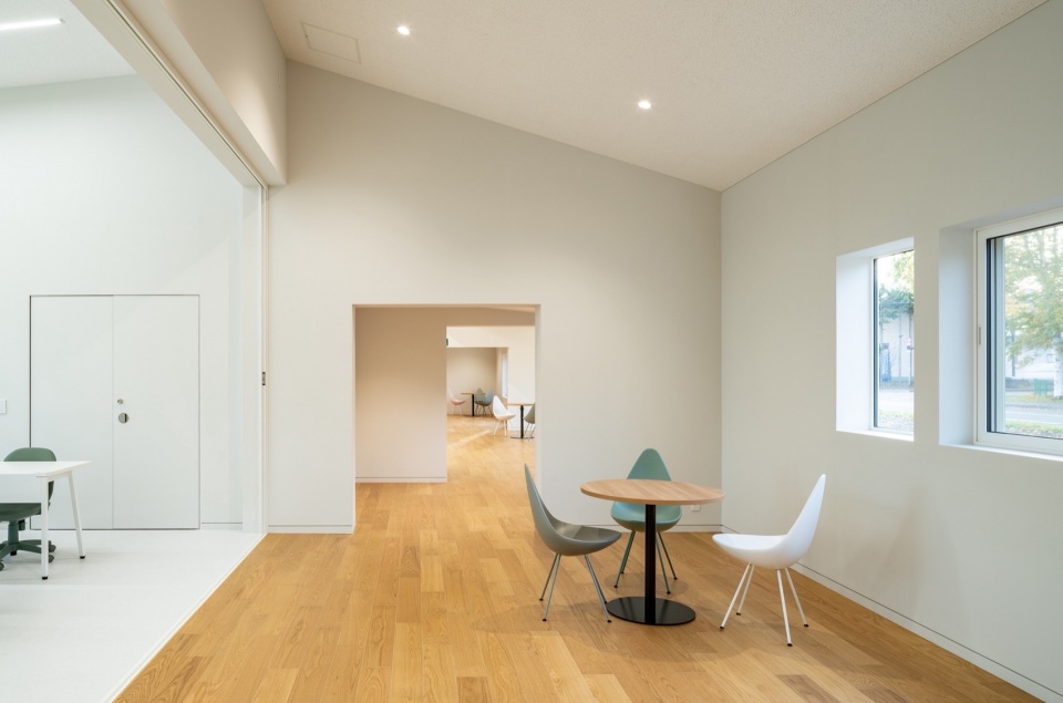 Iwatani Academy Dairy Farming IT Specialized School by Atelier MEME