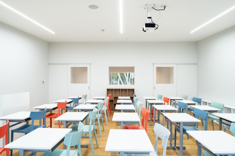 Iwatani Academy Dairy Farming IT Specialized School by Atelier MEME