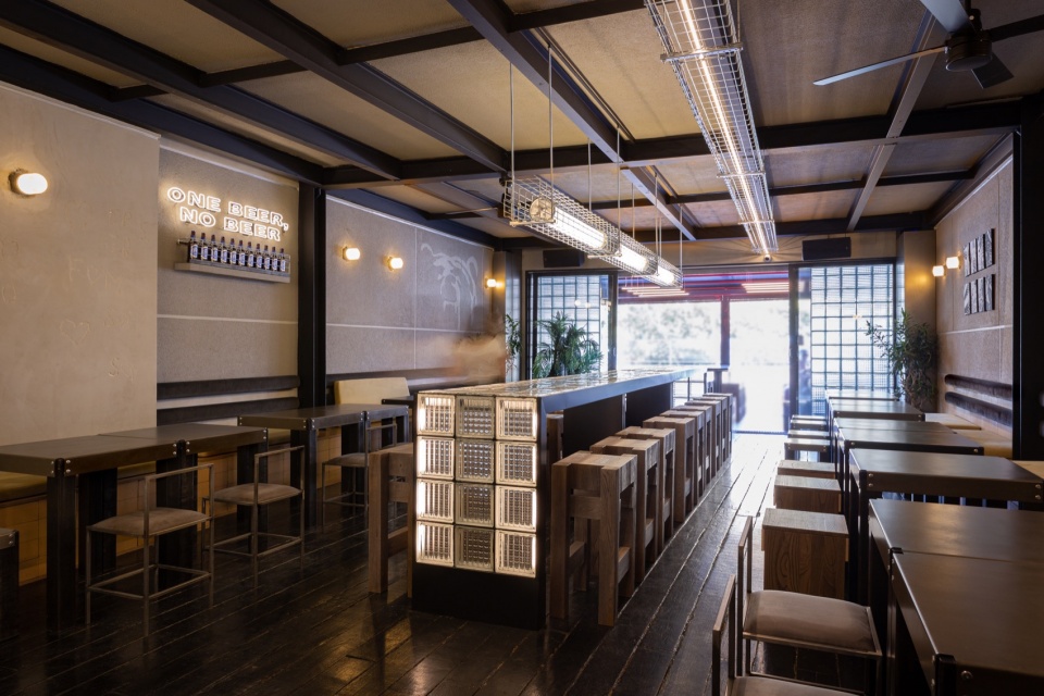 ayi pub by barn arch