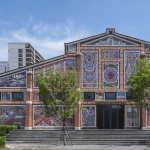 The kindergarten next to the old warehouses by URBANUS