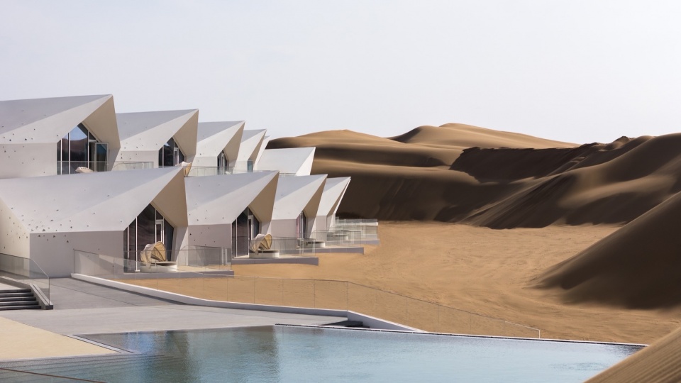 ZhongWei Desert Diamond Hotel by SHUISHI Micron Architects